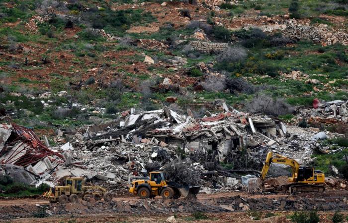 محاور
      القطع
      والتطويق:
      إسرائيل
      توسّع
      «السيطرة
      النارية»
      في
      جنوب
      لبنان