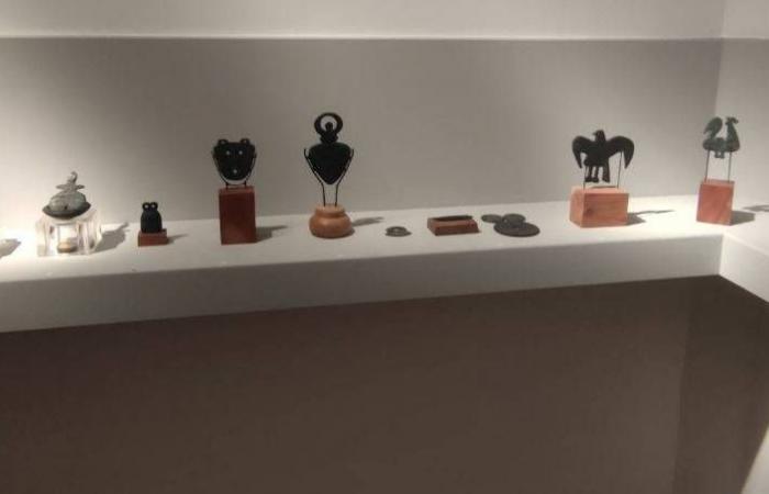 «إلى
      العمق»...
      معرض
      يحتفي
      بالطقوس
      والأشكال
      الطوطمية
      في
      مصر
      القديمة