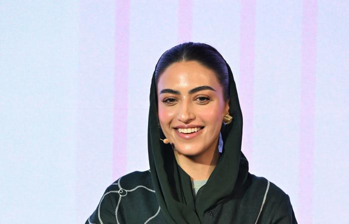 المؤثّرة السعودية يارا النملة: "الشرق الأوسط يعيد تعريف الجمال عالميًّا"