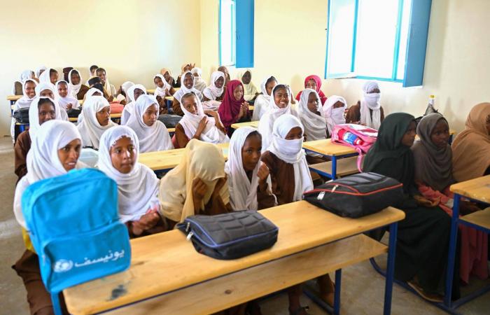 حكومة
      «الدعم
      السريع»
      تعلن
      «امتحانات
      الثانوية»
      في
      مناطقها