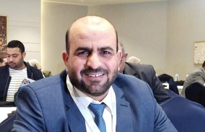 بن
      عيفان:
      مواني
      البحر
      العربي
      مرشحة
      لتصبح
      مراكز
      لوجستية
      عالمية