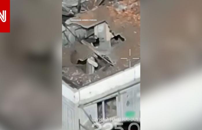 متابعة: طائرة مسيّرة توثّق لحظة فرار جنديين أوكرانيين من قبضة الجيش الروسي