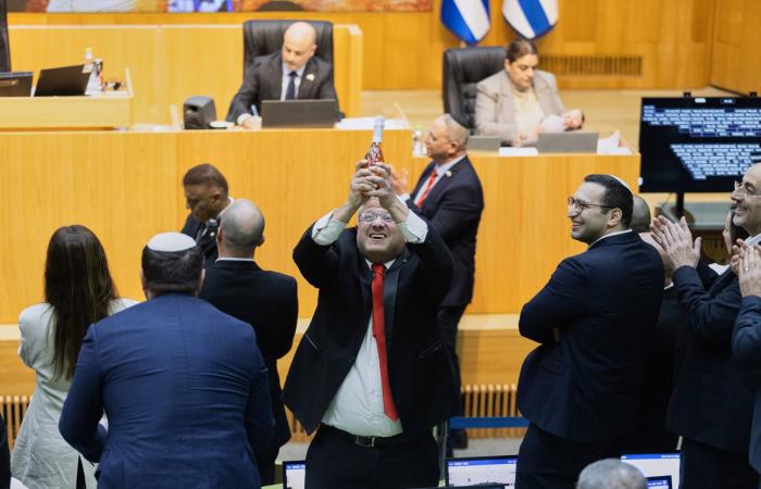 إدانات
      واسعة
      لإقرار
      إسرائيل
      «قانون
      إعدام
      الأسرى
      الفلسطينيين»