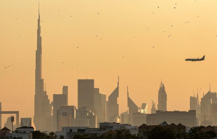 دبي: التعامل مع حادث سقوط شظايا أدى إلى أضرار بمنازل و4 إصابات بسيطة