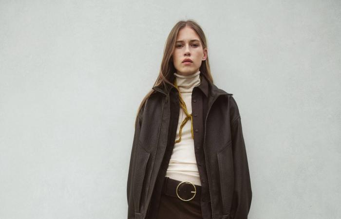 أناقة
      العمل
      بعد
      الأربعين:
      كيف
      تتخلصين
      من
      حيرة
      كل
      صباح؟