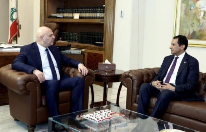 الرئيس اللبناني يستقبل سفير قطر