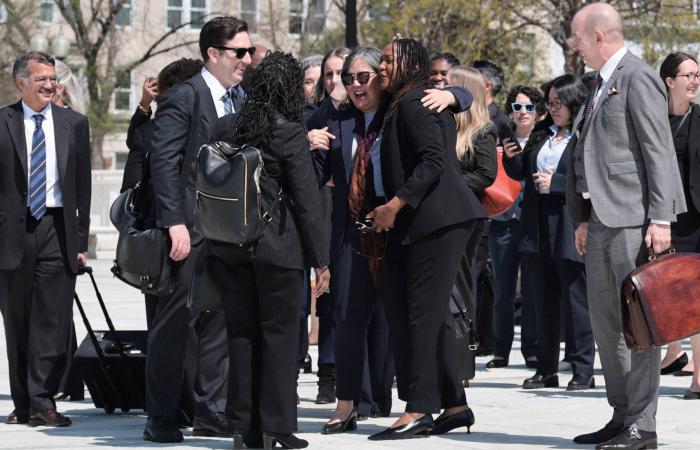 المحكمة
      العليا
      الأميركية
      أمام
      اختبار
      دستوري
      تاريخي