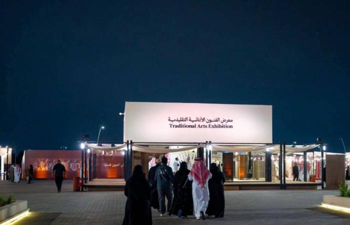 مهرجان
      الفنون
      التقليدية
      يحتفي
      بأصالة
      وتنوع
      الموروث
      السعودي