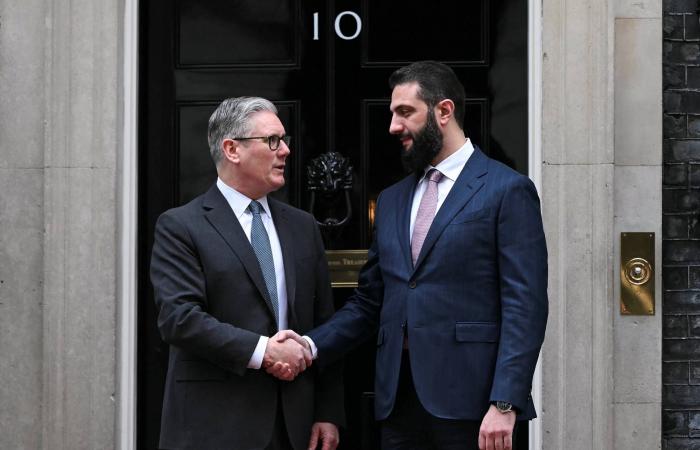 الشرع:
      سوريا
      تستعيد
      علاقاتها
      الدولية...
      ومسار
      سياسي
      تدريجي
      نحو
      انتخابات
      حرة