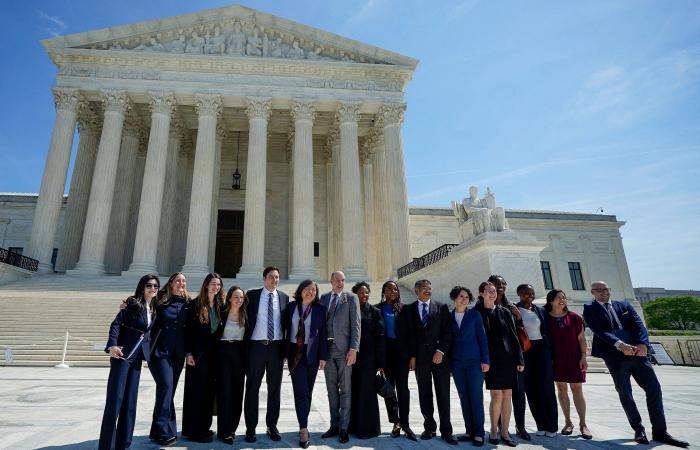 المحكمة
      العليا
      الأميركية
      أمام
      اختبار
      دستوري
      تاريخي