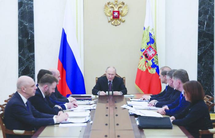 هيلي
      لـ«الشرق
      الأوسط»
      :
      موسكو
      تدعم
      مسيّرات
      طهران