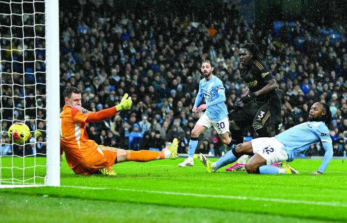 الدوري
      الإنجليزي:
      القبض
      على
      مشجع
      لارتكابه
      إساءة
      عنصرية