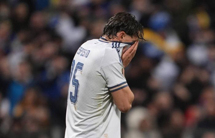 برلمانيون
      ومسؤولون:
      كرة
      القدم
      الإيطالية
      أصبحت
      «لعبة
      في
      يد
      أطفال»