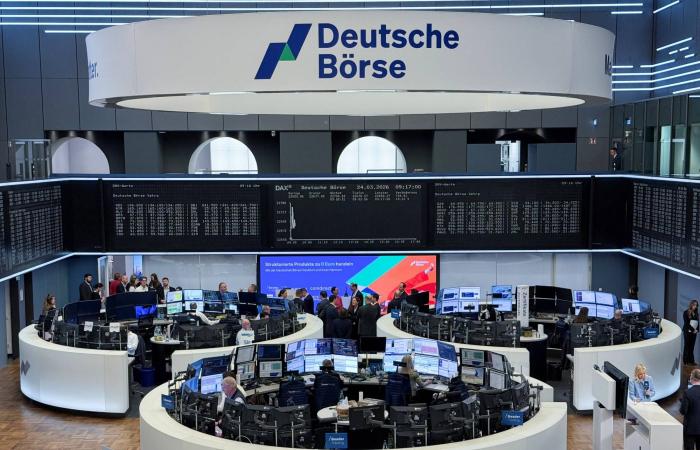 مخزونات
      النفط
      الأميركية
      تقفز
      بـ5.5
      مليون
      برميل
      وتدفع
      الأسعار
      إلى
      التراجع