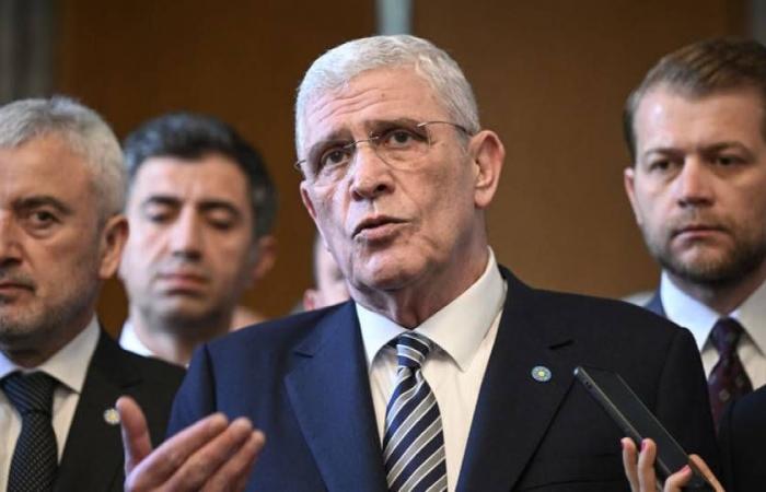 تركيا:
      جدل
      حاد
      حول
      تغيير
      وضع
      أوجلان
      في
      سجن
      إيمرالي