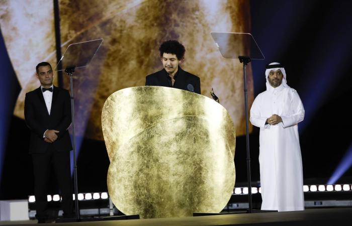 جوائز
      الموضة
      العربية...
      بوابة
      نجاح
      أم
      مجرد
      حافز
      مؤقت؟