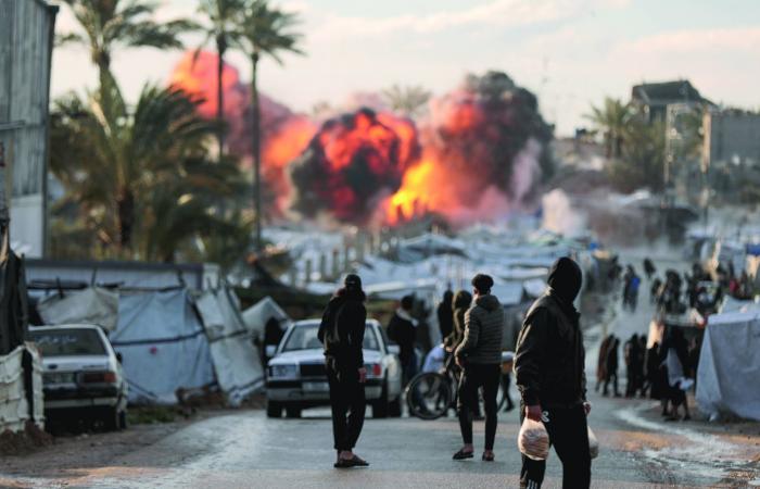 1300
      قتيل
      حصيلة
      الغارات
      الإسرائيلية
      على
      لبنان
      منذ
      بدء
      الحرب