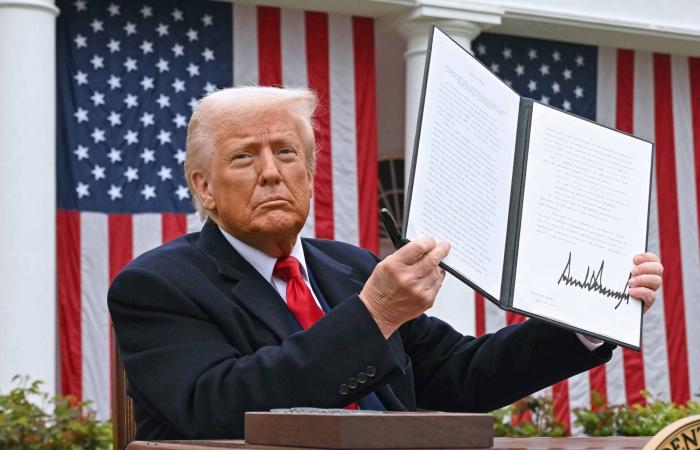 صندوق
      النقد
      الدولي:
      الاقتصاد
      الأميركي
      «صامد»
      لكن
      شبح
      الديون
      والتعريفات
      يهدد
      الاستقرار