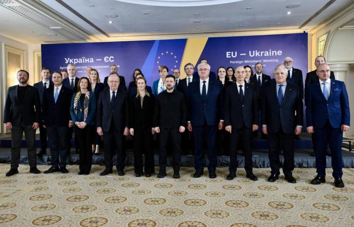 36
      دولة
      تجتمع
      اليوم
      للضغط
      من
      أجل
      إعادة
      فتح
      «هرمز»