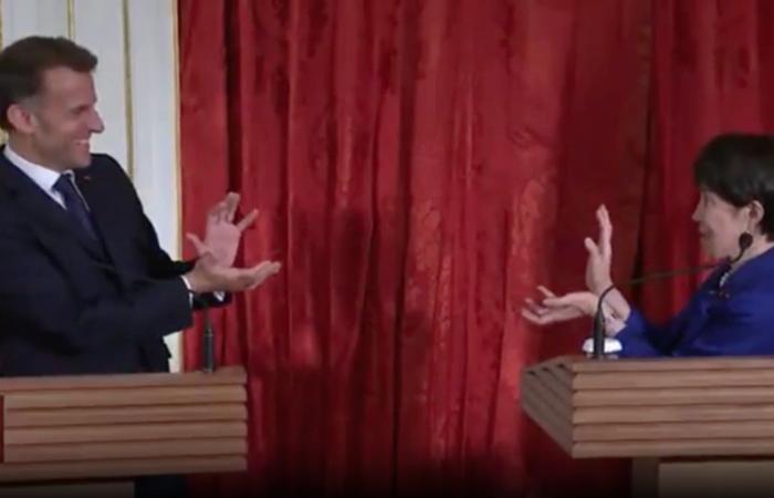 مشهد طريف.. ماكرون ورئيسة وزراء اليابان يقلدان حركة "دراغون بول" في ختام مؤتمر صحفي