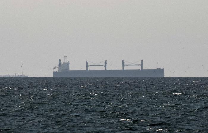 ترمب
      يعيد
      تموضعه
      تجاه
      «الناتو»...
      وأوروبا
      تتمسّك
      بوظيفته
      الدفاعية