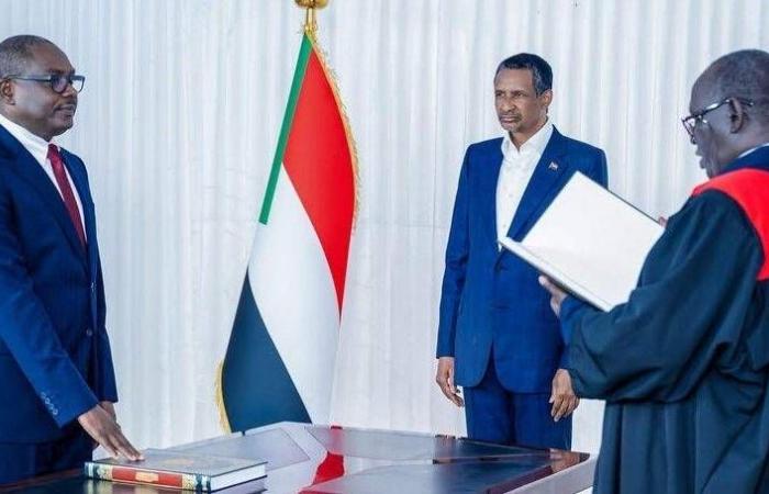 رئيس
      حكومة
      «تأسيس»
      يحمّل
      الحركة
      الإسلامية
      السودانية
      المسؤولية
      عن
      الاغتيالات
      السياسية