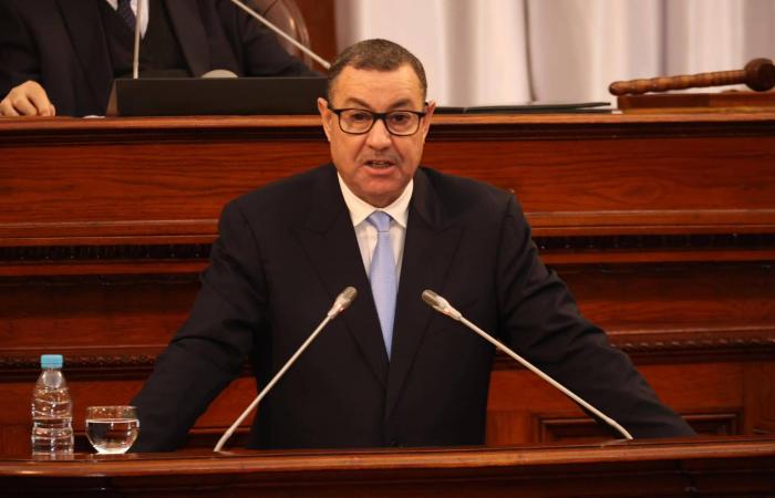 الجزائر
      تغلق
      منافذ
      السياسة
      في
      وجه
      «المال
      المشبوه»