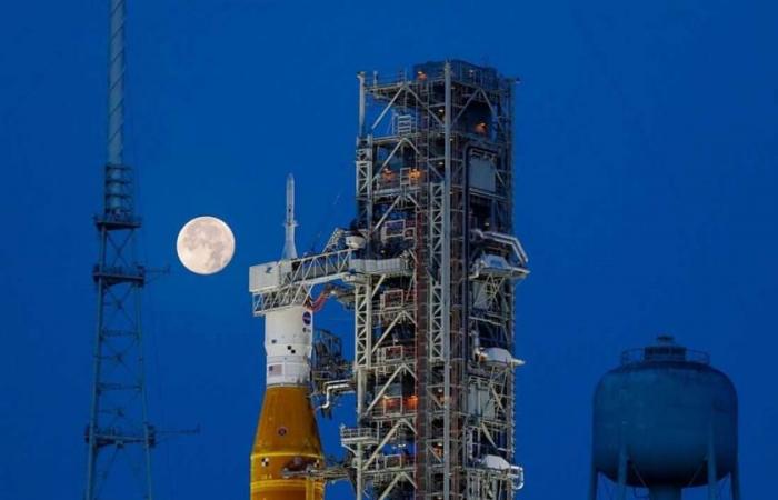 ناسا تطلق أول رحلة مأهولة إلى القمر منذ نصف قرن