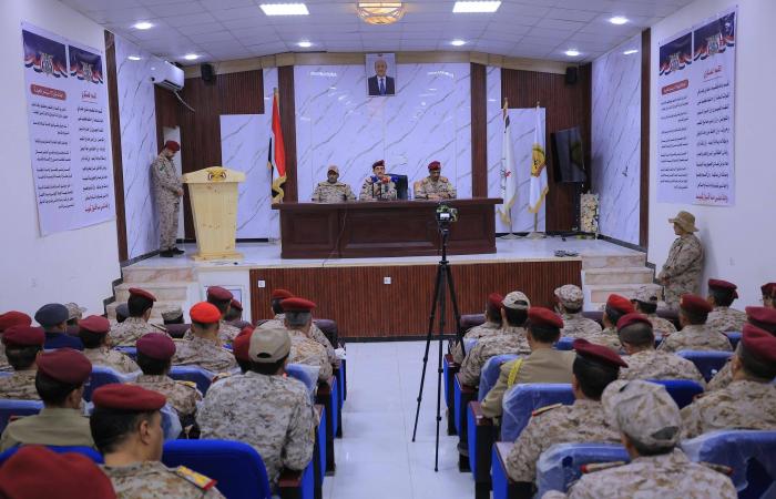 وزير
      الدفاع
      اليمني:
      التحولات
      الإقليمية
      لصالح
      اليمن...
      ولدينا
      غرفة
      عمليات
      عسكرية
      موحدة