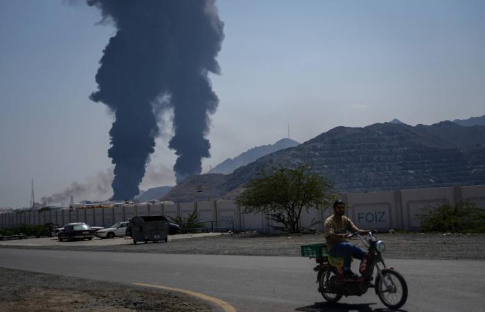 بنغلاديش
      تقلّص
      ساعات
      العمل
      لتوفير
      الطاقة
      في
      ظل
      استمرار
      حرب
      إيران