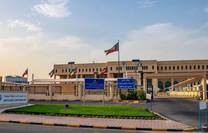 أضرار مادية جراء تعرض محطة كهرباء وتقطير مياه بالكويت لهجوم إيراني