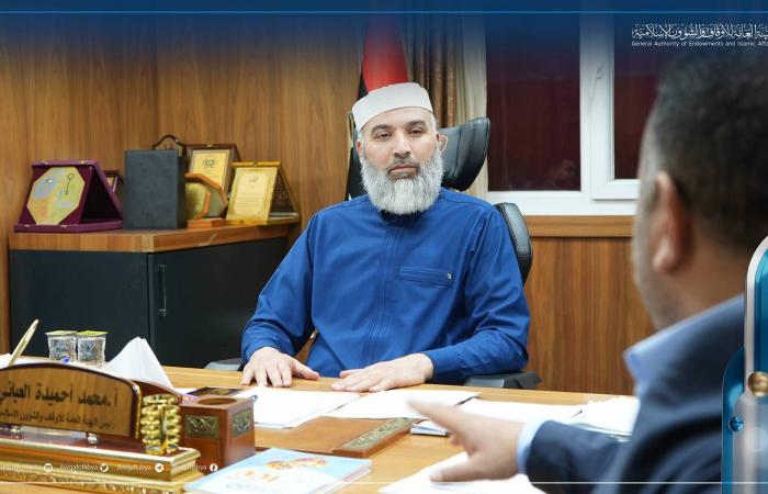 «فتاوى
      الغرياني»
      تشغل
      اللليبيين
      في
      ظل
      أزمات
      سياسية
      ومعيشية