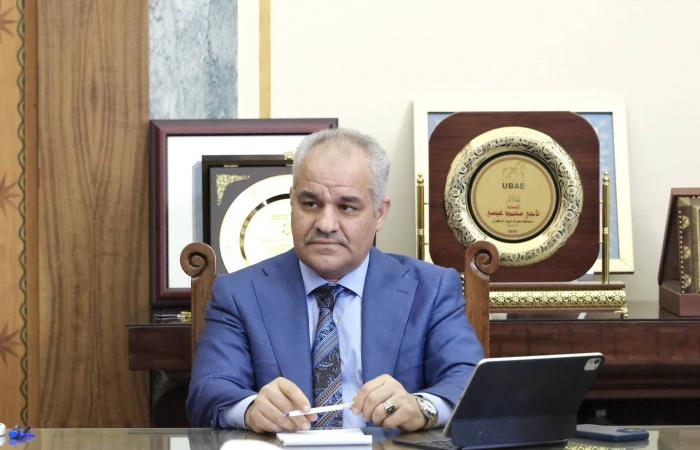 «فتاوى
      الغرياني»
      تشغل
      اللليبيين
      في
      ظل
      أزمات
      سياسية
      ومعيشية