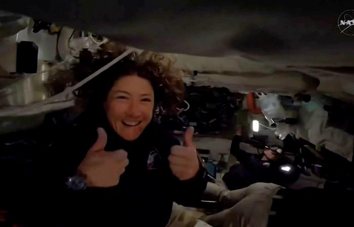 في بث مباشر.. طاقم كبسولة "أوريون" يُفرغ مياه الصرف الصحي في الفضاء