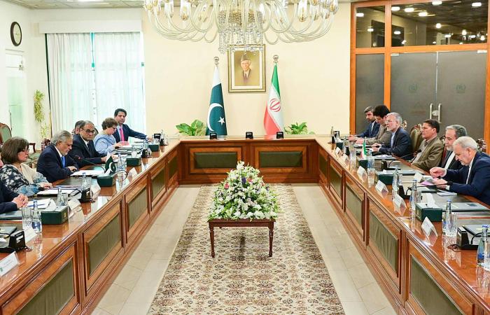 قاليباف
      يلمِّح
      إلى
      شن
      هجمات
      على
      ممرات
      مائية
      استراتيجية
      أخرى