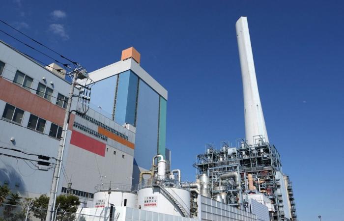 شركات يابانية توقف مؤقتا عقود الكهرباء الجديدة لقطاع الأعمال بسبب أزمة الطاقة العالمية