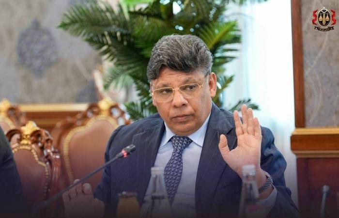 غضب
      في
      أوساط
      «القذاذفة»
      من
      تأخّر
      كشف
      قتلة
      سيف
      الإسلام