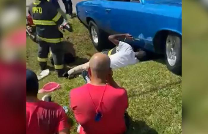 سيارة تصدم 15 شخصًا بموكب احتفالي بأمريكا.. والشرطة: لا يبدو متعمداً