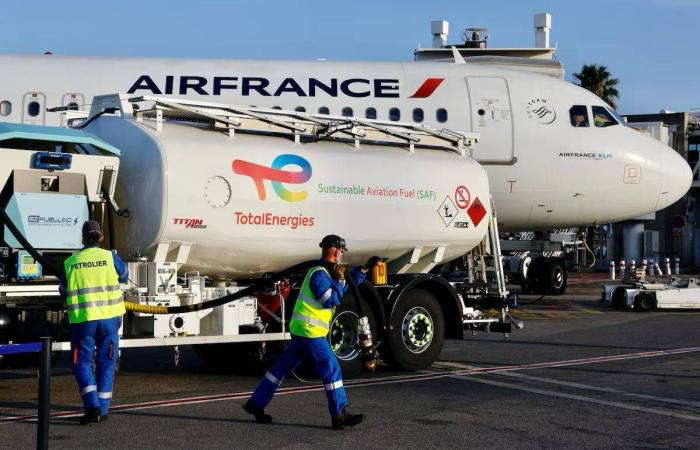 مرور
      ناقلة
      محملة
      بنفط
      عراقي
      عبر
      مضيق
      هرمز