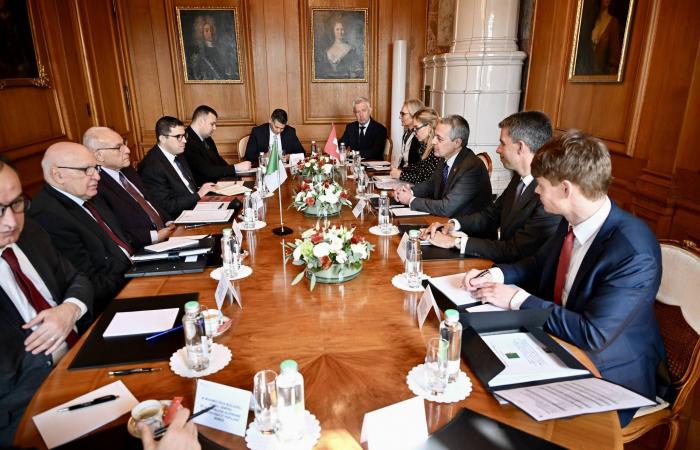 تداعيات
      حرب
      إيران...
      ارتفاع
      كبير
      في
      أسعار
      الخبز
      والوقود
      بالسودان