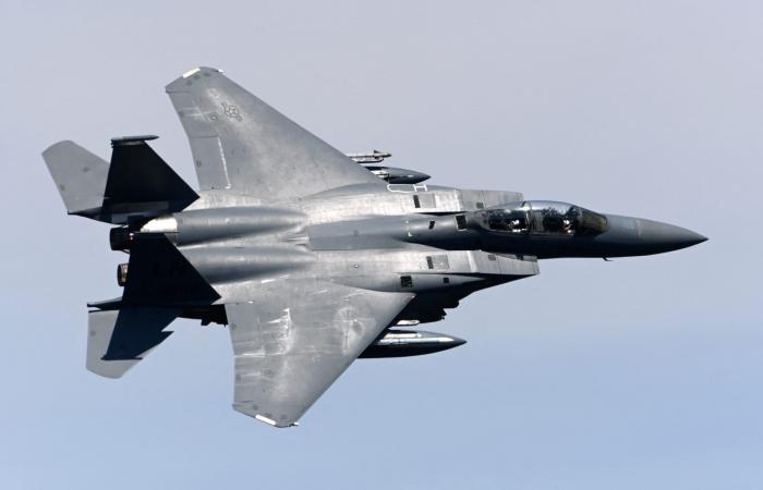 ترامب يعلن انقاذ فرد طاقم الطائرة التي أسقطت في إيران