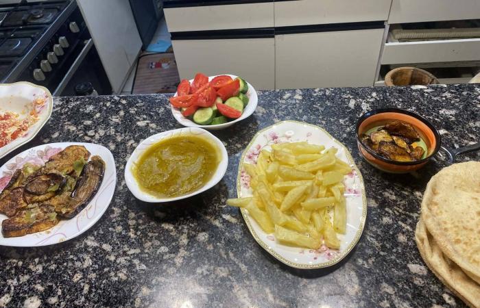 مصريون
      يغيّرون
      عادات
      راسخة
      في
      الطعام
      بفضل
      «الفضاء
      الإلكتروني»