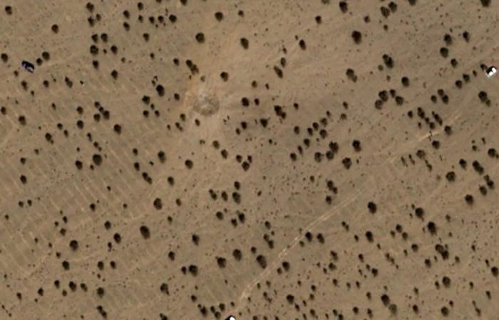 صور أقمار صناعية تظهر حفرا جراء تدمير القوات الأمريكية لطائراتها بعد تعرضها لأضرار في إيران