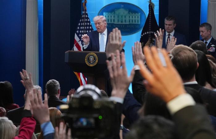 القيادة
      العسكرية
      الإيرانية
      تندّد
      بـ«ألفاظ
      وقحة»
      لترمب