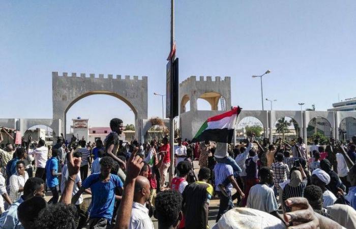 السودانيون
      يحيون
      ذكرى
      السادس
      من
      أبريل...
      والإطاحة
      بنميري
      والبشير