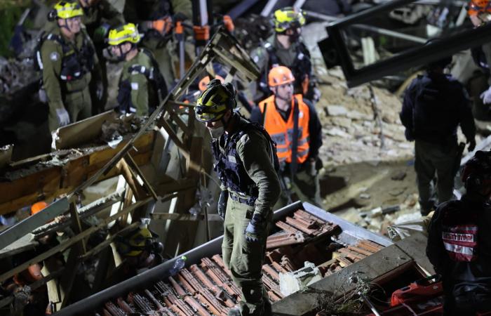 إعلام إسرائيلي: مقتل شخصين بضربة إيرانية استهدفت مبنى سكنيا في حيفا