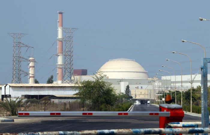 "إشعاع خطير" محتمل.. "الطاقة الذرية" تحذر من الضربات قرب محطة بوشهر النووية