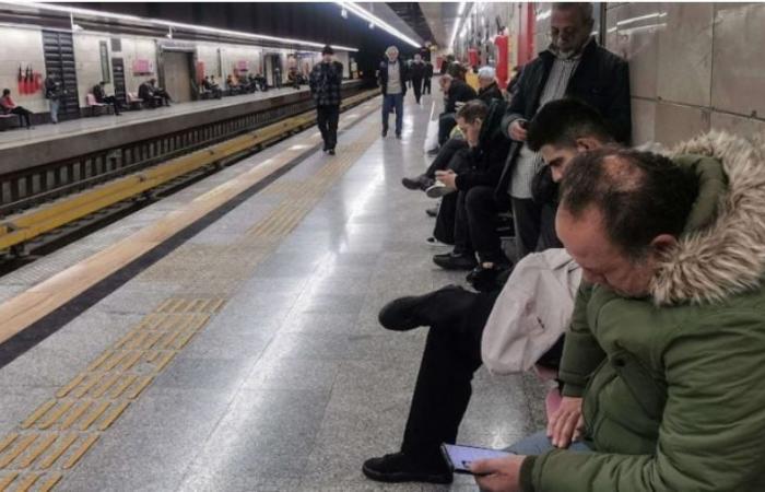 تل أبيب تحذر الإيرانيين من استخدام القطارات حتى التاسعة مساء