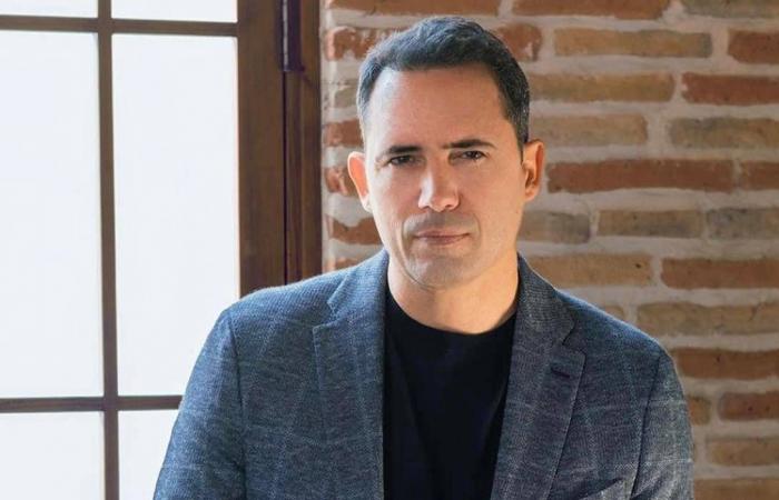 ظافر
      العابدين
      لـ«الشرق
      الأوسط»:
      «صوفيا»
      أتاح
      لي
      تطوير
      أدواتي
      كمخرج