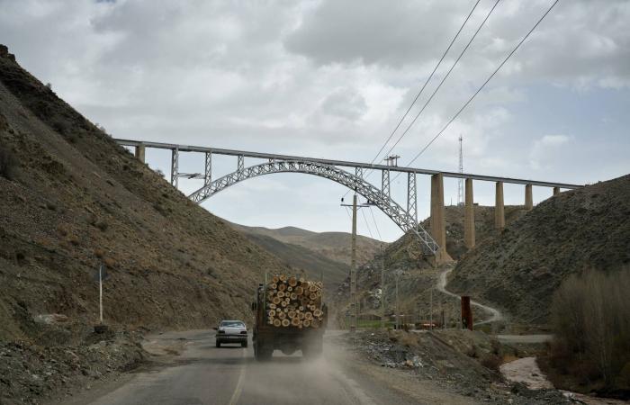 وزير
      الخارجية
      السعودي
      يبحث
      مع
      نظيرته
      النمساوية
      مستجدات
      المنطقة